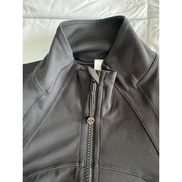 New Size 12 Lululemon Nulu Cropped Define Jacket Black Thumbholes Full Zip $138 - Picture 6 of 15
